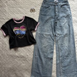 Cutesy baby tee with baggy denim combo